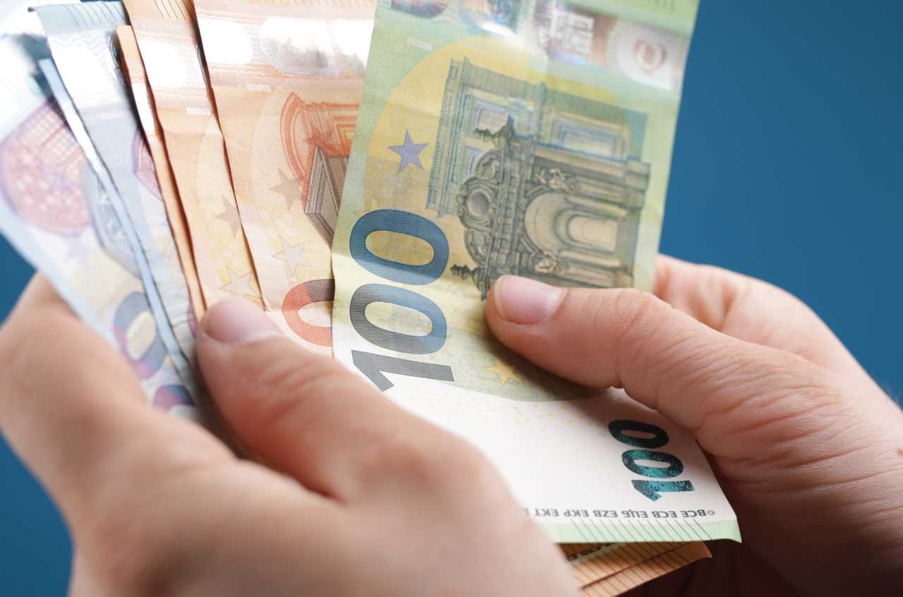 La Psicologia del Buy Now Pay Later: Perché le Micro-Rate Illudono il Tuo Conto in Banca